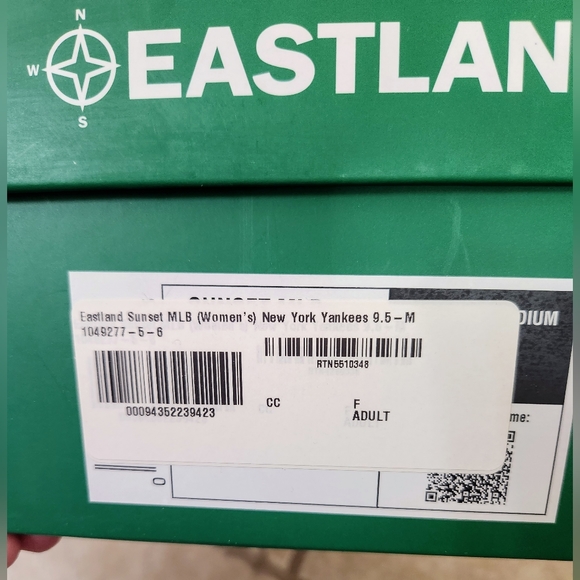 Womens Eastland MLB New York Yankees Boat Shoes Size 9.5 NWT - Picture 8 of 8